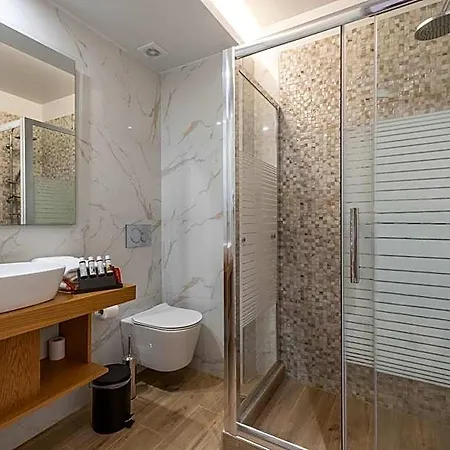 Finday Eco Boutique Hotel Kalawrita