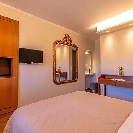 Finday Eco Boutique Hotel Kalawrita
